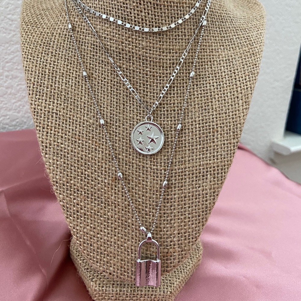 LAST ONE 💖Lock Stars Layered Necklace Set - Picture 8 of 10